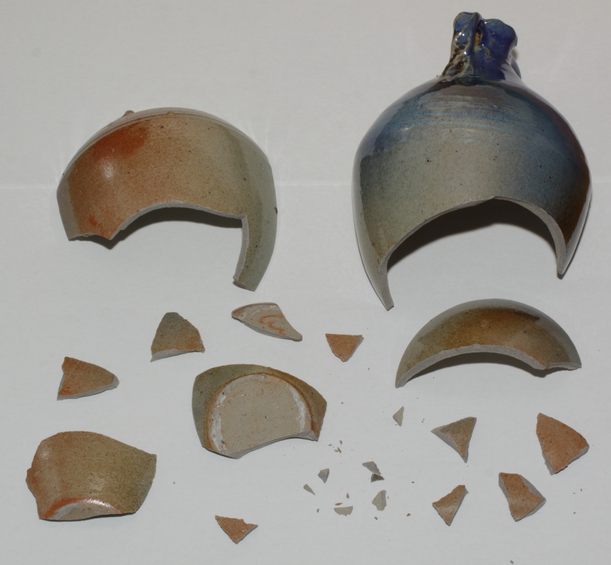 Tranenkruikje voor restauratie.